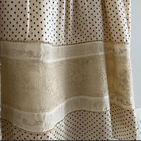 BCBGMAXAZRIA 100% silk dress in size Small 🍦💕 - Picture 3 of 3